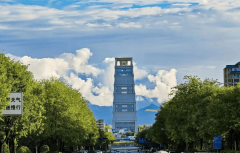 望大雁塔、大明宫遗址公园；接驳2/4/6号（向西