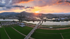 ”阳新县的桥设工程一直沿着党的初心稳步前行